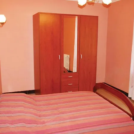 Pet Friendly In La Rousse With Kitchen Holiday home *
